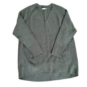 Athleta Green Casual Long Warm Heavy Vee Neck Casual Neutral Work Sweater Shirt